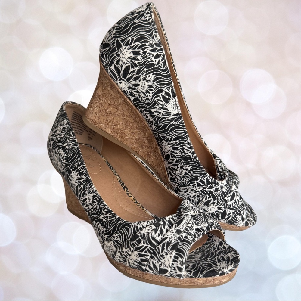 Dexflex Comfort Black and White Floral Wedges